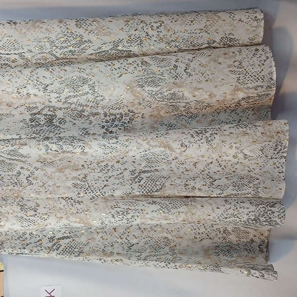 BRAND NEW!! Chicos womens size 0.5/ 8 women's snake print skirt with golden hues - Picture 11 of 15